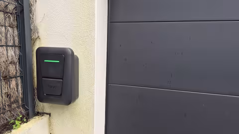 Borne de recharge HAGER compatible OCPP